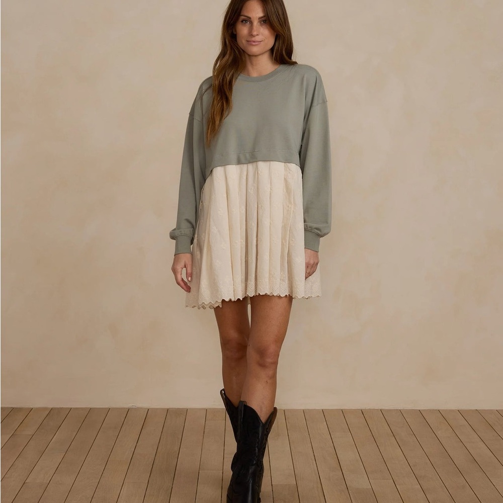 EUC Rylee + Cru Laurel Sage and Cream Long Sleeve Sweatshirt Deess